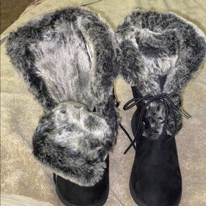 St. Johns Bay BLACK SUADE AND FUR BOOTS T3